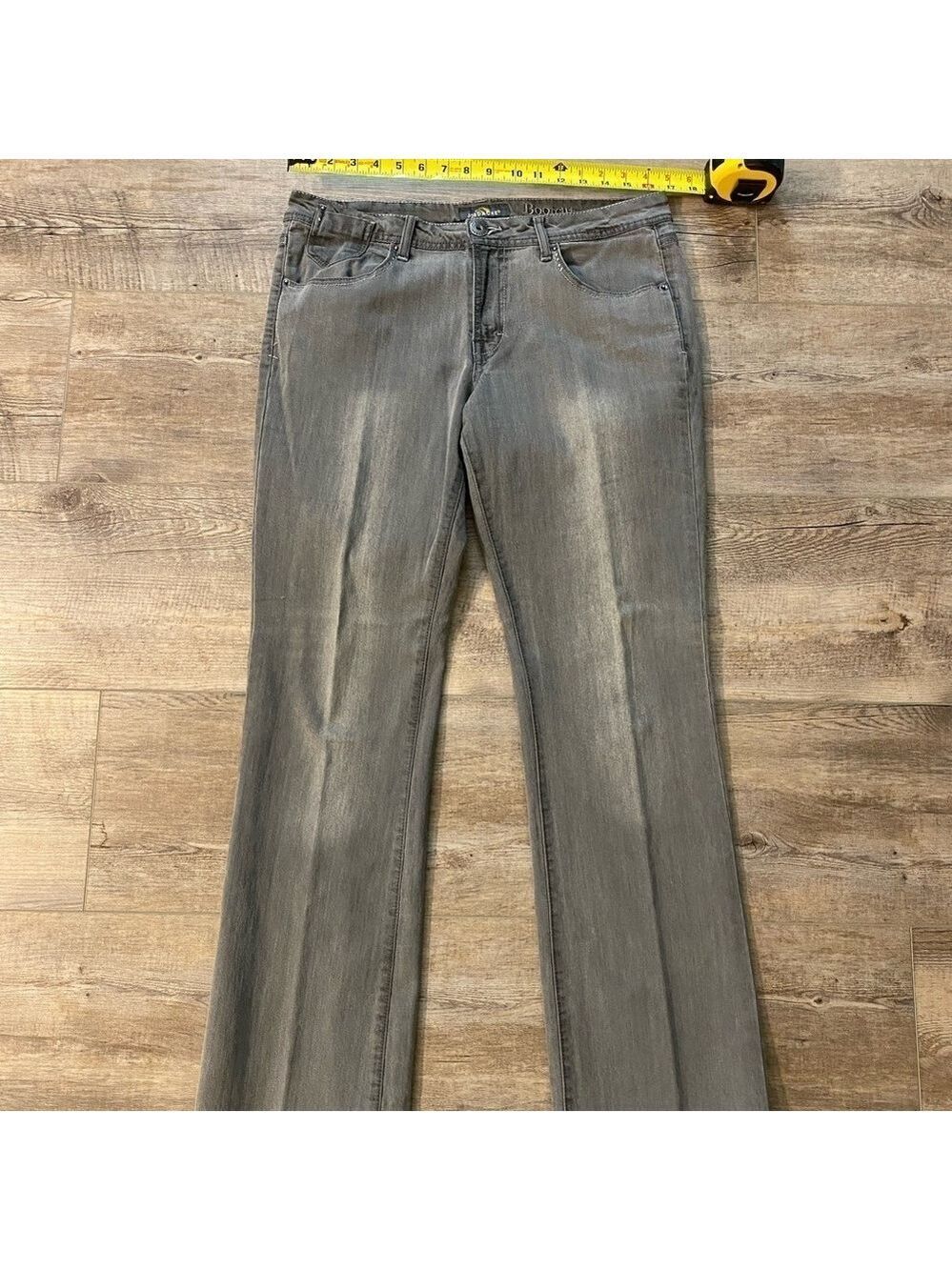 JORDACHE Gryden Ladies Bootcut jeans Size 12. Embellished back pockets